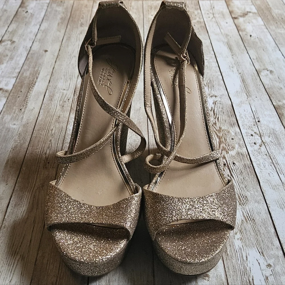 Badgley Mischka Jewel Averie Wedge Sandals SZ 10